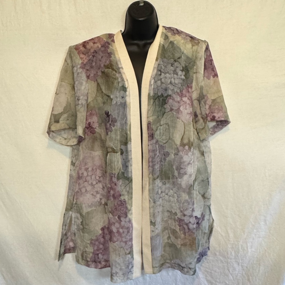 D-26 Dressbarn PLUS SIZE 18W Cream Purple & Green Open Short Sleeve Jacket
